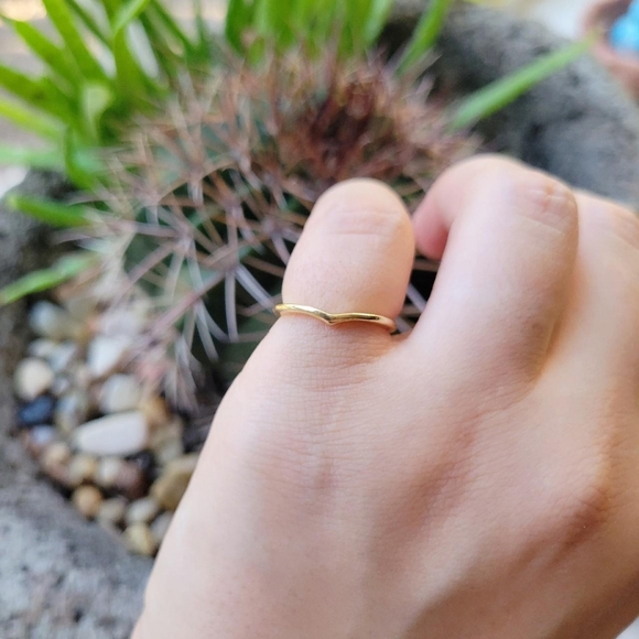 Classic Dainty Gold Arrow Wishbone Ring Band - Picture 6 of 8